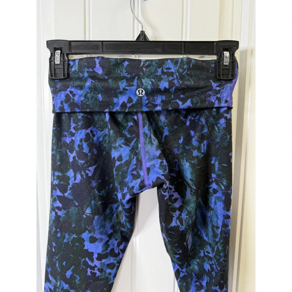 Lululemon Wunder Under Leggings Size 4 Blue Purple Floral Camo Excellent Yoga
